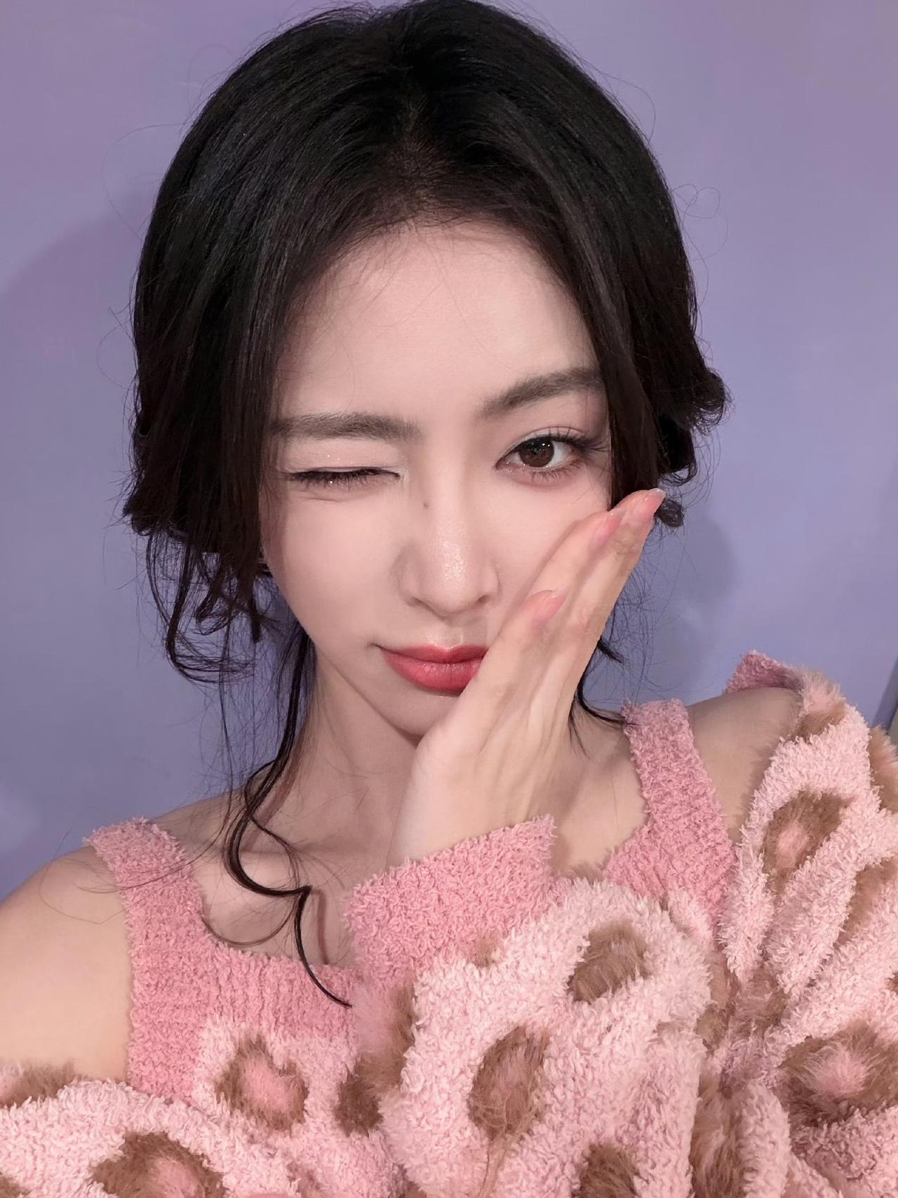 超绝美貌+超绝技巧=神级自拍😘许佳琪
