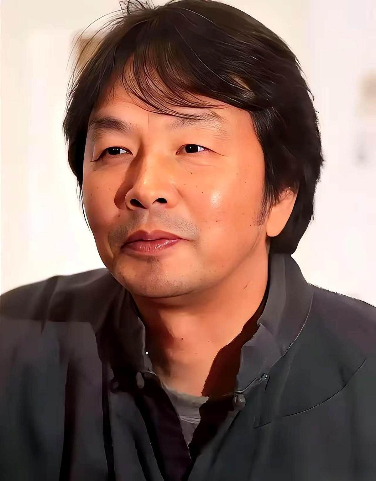 被原配堵在公司门口，一耳光扇过去的时候，脑子是不是嗡的一下？周围同事那些眼神，