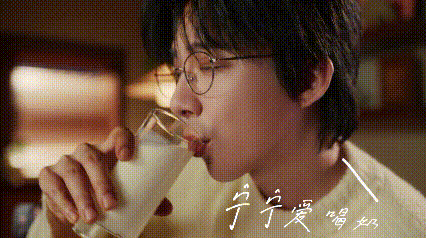 刘宇宁不仅仅是大明星，他还是一名大厨师！他毕业于丹东烹饪二技校，唱的了好听的歌，