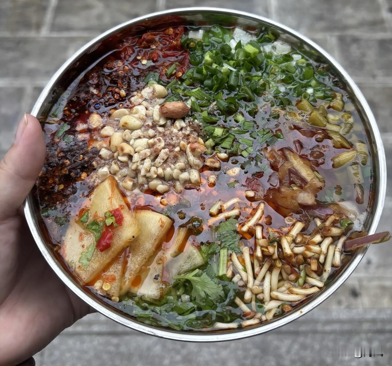 今日晚餐美食分享晚餐必须吃一碗米线！