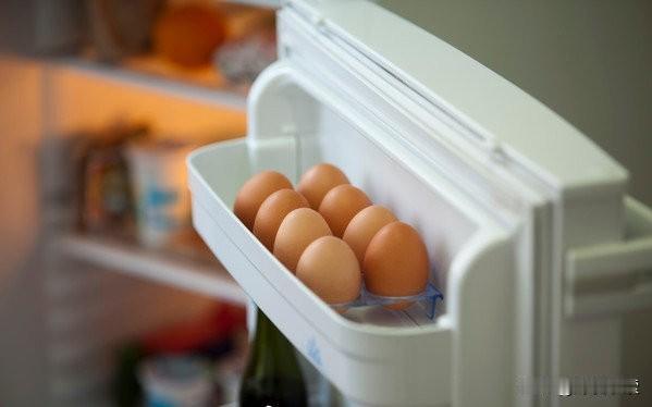 2月10日，法国索恩省，一名50岁男子在自家大冰箱冷藏柜里发现了一具婴儿尸体，报