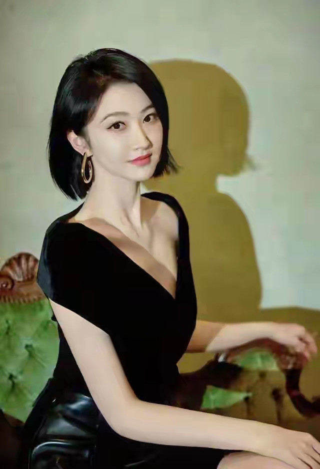 性感女神，妩媚动人。