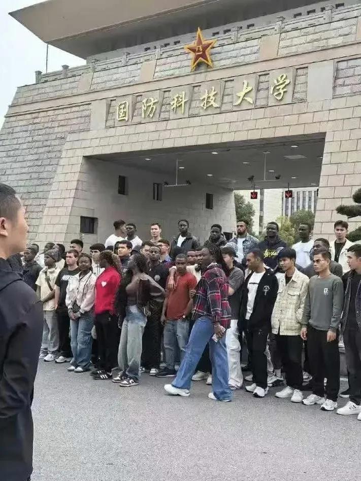 国防科技大学非洲自费留学生？​​​有网友说：​1，相信我们的军队院校不会