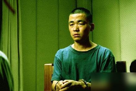 沈腾一巴掌把烫手山芋拍在王宝强脸上。他死盯对方眼睛逼问，百亿票房男演员里，吴京黄