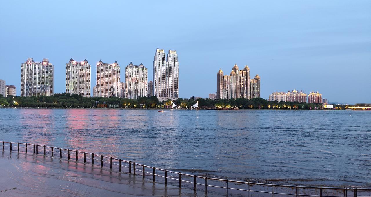 法学毕业生未来的就业路，其实比你想象的要丰富得多。过去总觉得考公务员、进律所