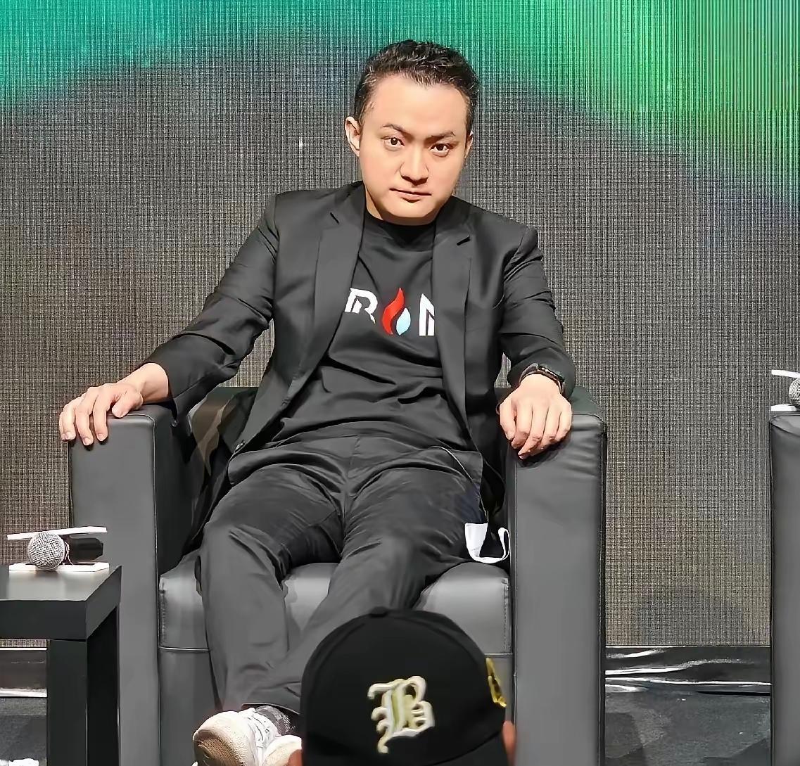 各位影视明星注意了，以后和这个世界富豪谈恋爱，是要承担顶级风险的，分手后私密事会