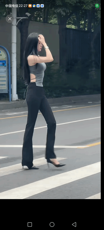 这身材，在一线城市真的很常见。在三线城市偶尔见。在小山镇见到，很惊讶。到村
