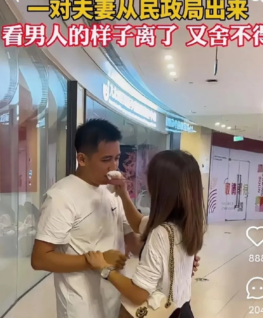4月30号，一对刚办完离婚手续的夫妻抱头痛哭！离婚原因是结婚七年未育，女方承