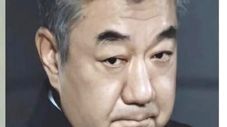 看完《交锋》，只剩一句话：这盘棋下得太深了。你以为是对手步步围猎谢逢时一家，其