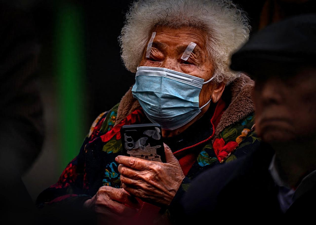 天气回暖，常戴口罩好吗？医生：过了60岁，戴口罩千万注意这3点天气逐渐回暖，