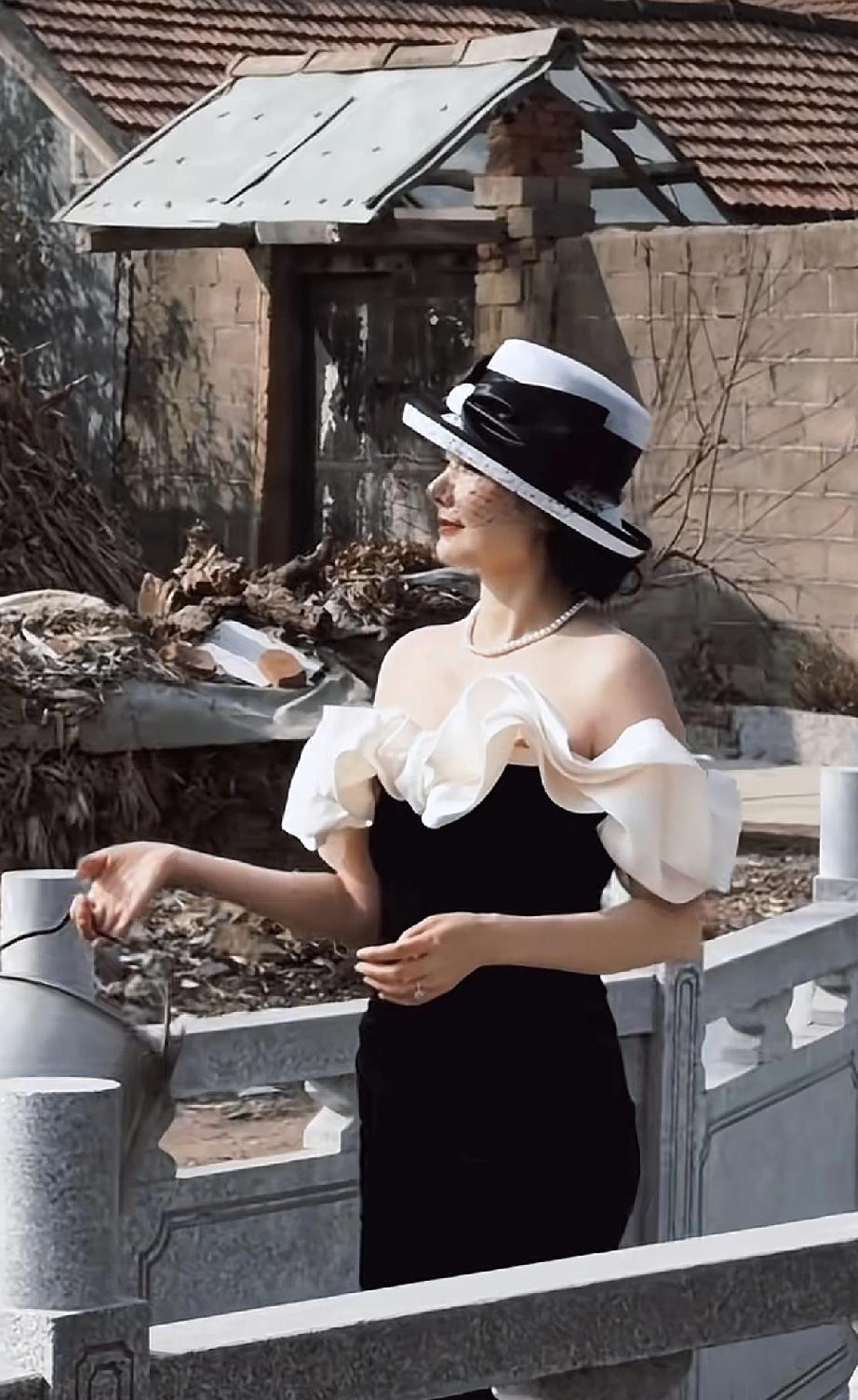 程莉莎好雷人，在农村零下几度扮赫本不怕冻，郭晓东躲角落里偷看，也觉得不好意思!