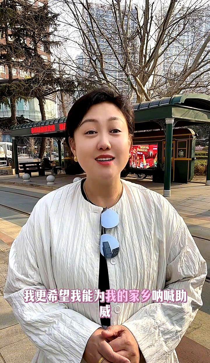 央视新剧《好好的时光》里，一个配角居然抢了主角风头！梅婷身边演同事张红的，正