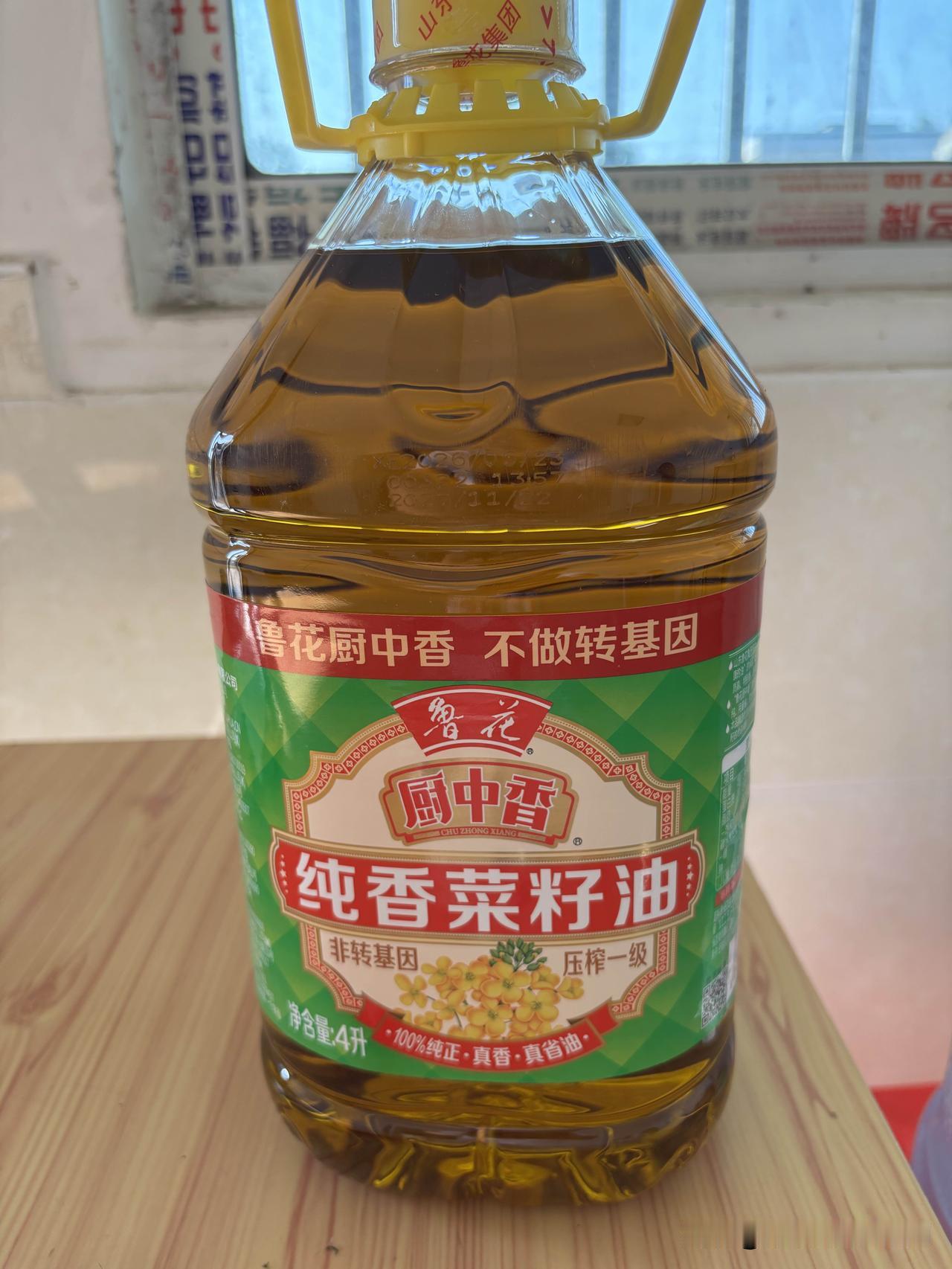 前天去了一趟银行，感觉和以前大不一样啊。。。现在虽然手机银行很方便，但是，我