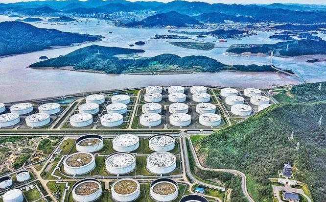 中国瞒了世界30年的王牌终于打出来了。为什么这么说？当霍尔木兹海峡封锁、能源