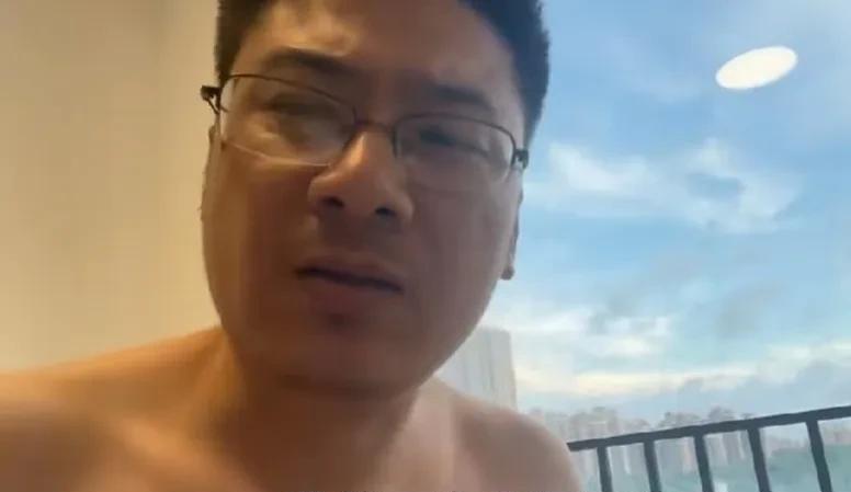 男子想念远嫁的女儿，买了很多礼物，驱车一千多公里去看看她。到了女儿家，女儿女婿都
