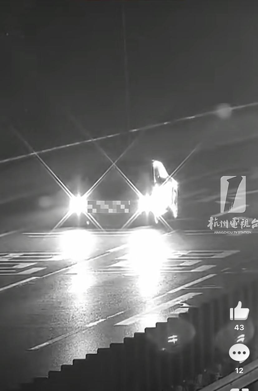 最近有件事看得人又心疼又揪心，一位男士加班加到身体扛不住，开着车跑上高速，仗着有