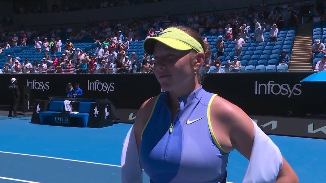 阿尼西莫娃轻松击败斯特恩斯晋级澳网16强赛后谈自己的反手💖“我最喜欢看你打的球