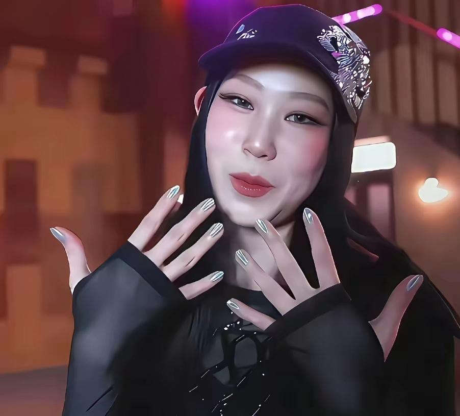 小沈阳的女儿，是不是该减肥了，前几天看她的妆造还挺好看的，怎么她最近的照片