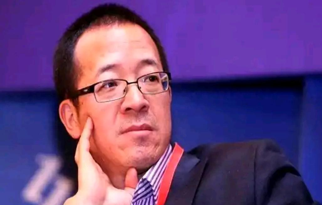 东方甄选近期的调整被外界解读为“大变天”，实则是俞敏洪主导的战略转向。这场调整并