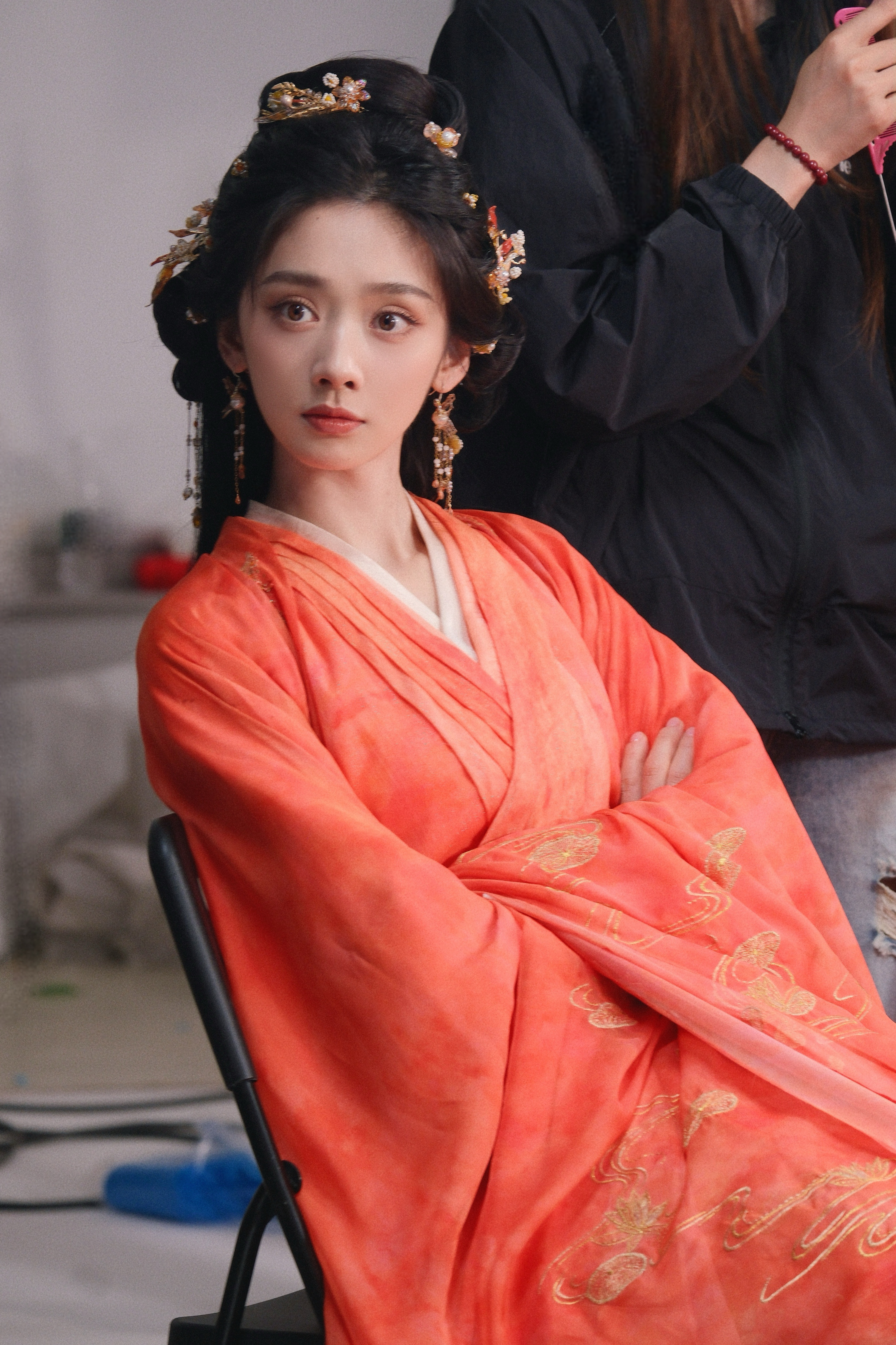 雁雁适合亮色的衣服嘎嘎！王影璐《献鱼》廖停雁剧照-橙衣​​​