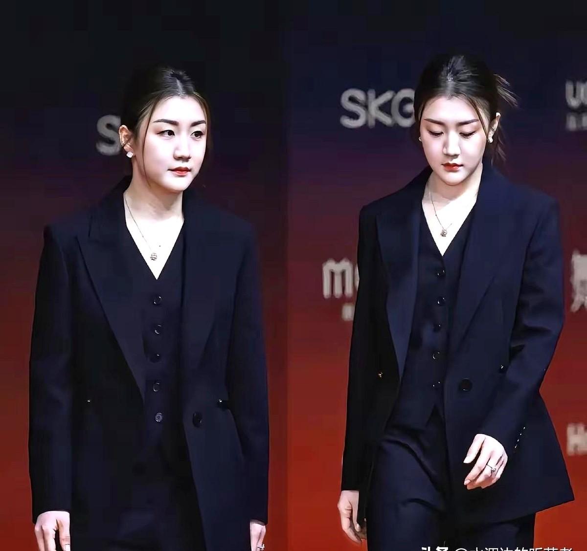 我有预感，高圆圆、闫妮精心选的礼服，被陈梦家人商场随便买的黑西装压了红毯风头