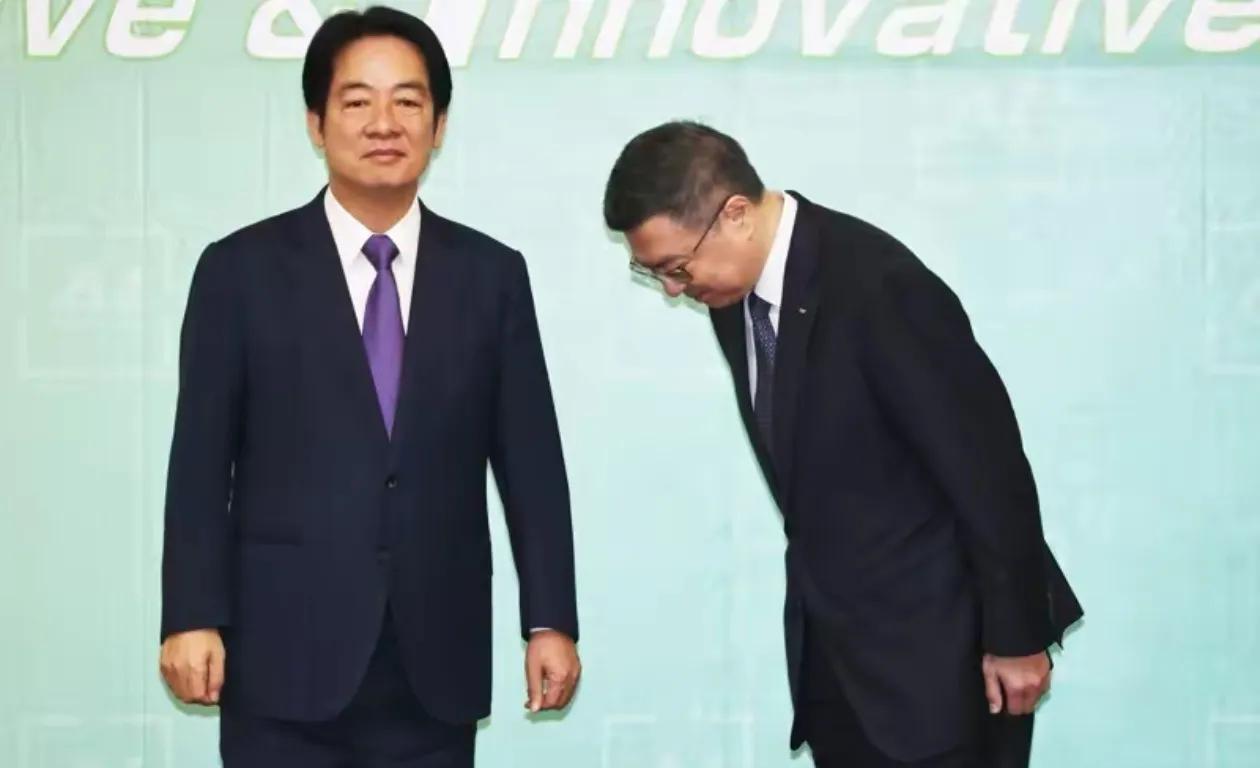 连收两大“噩耗”，“台独”懵了：牛气的特朗普，为什么那么怕大陆？一觉醒来，除了