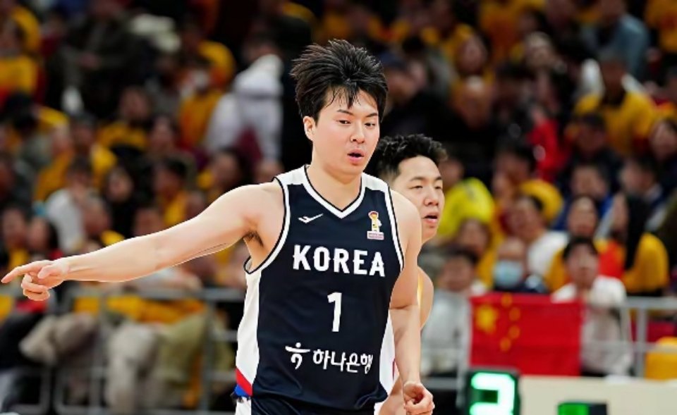 想到之前有很多人说李贤重水平甚至不如崔永熙，真觉得有些好笑。NCAA能场均15分