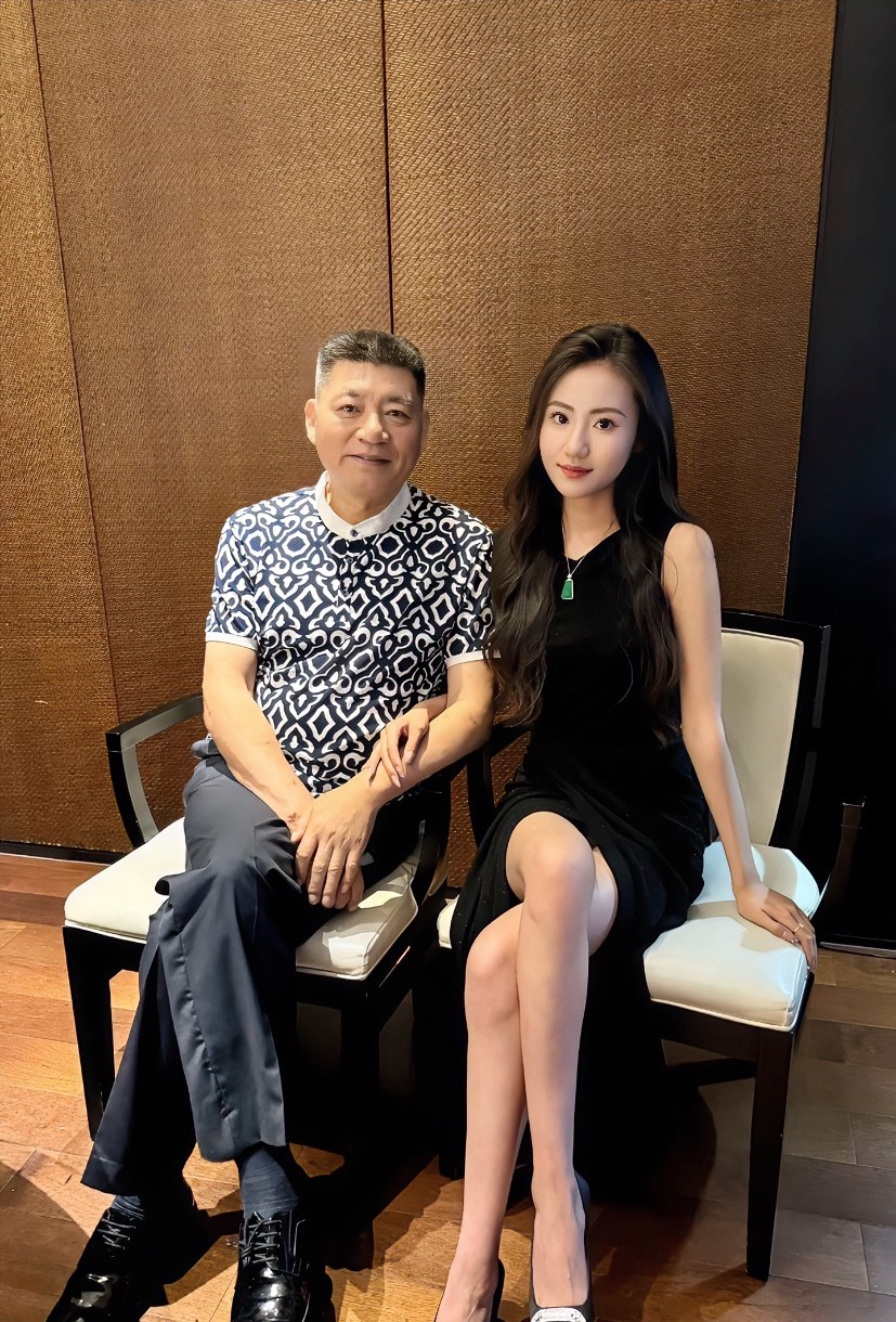 一看这气质，绝对的领导。