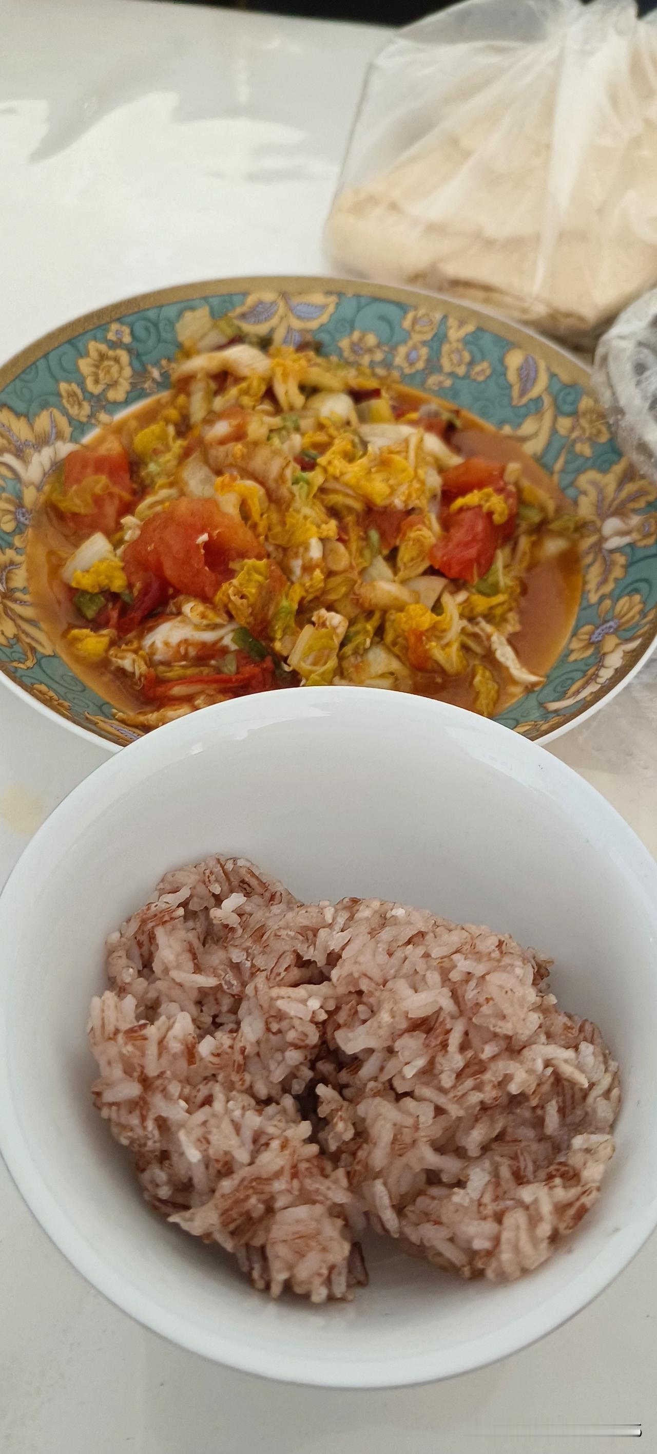 自从退休后，原来的朋友和同事看见我的第一眼总是惊讶的问我，你为什么瘦成这样了？