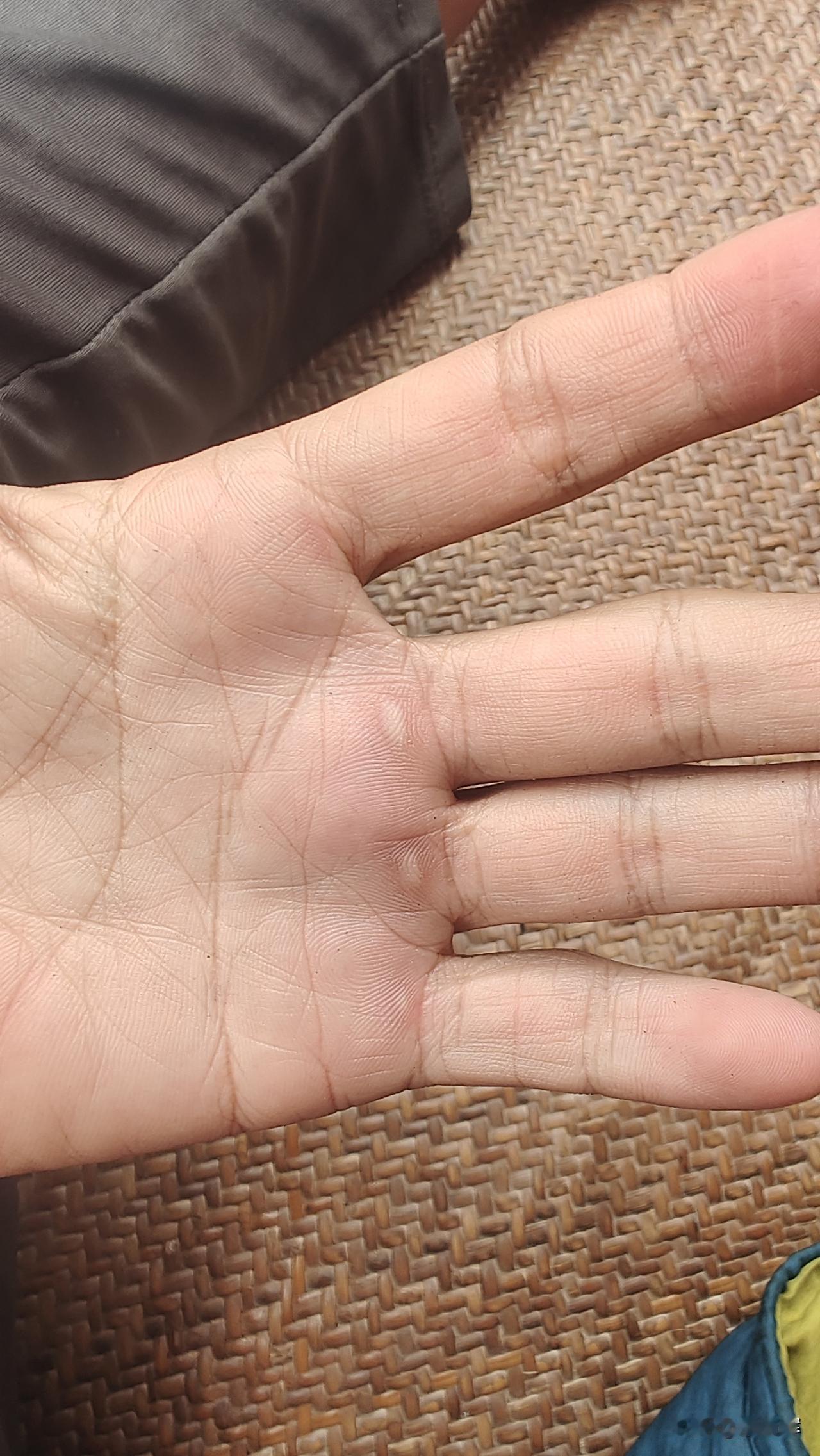 最近下雨天比较多，要出去骑车比较麻烦，如果不运动各种小毛病就出来了。只好在家做引