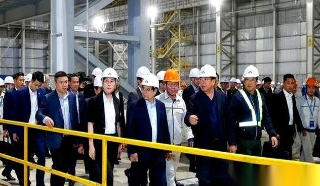 455只手在越南国会举了起来，只有4票反对。决议通过：废掉全国用了上百年的