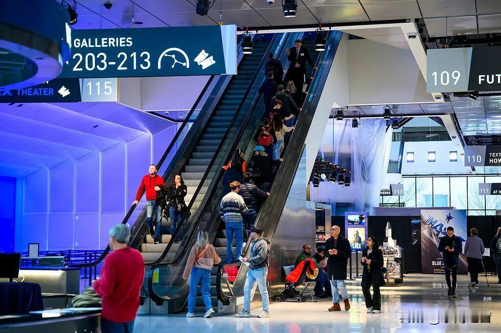 1.5万亿打水漂！美国停摆43天，特朗普到底在瞎折腾啥？美国这波操作太魔幻