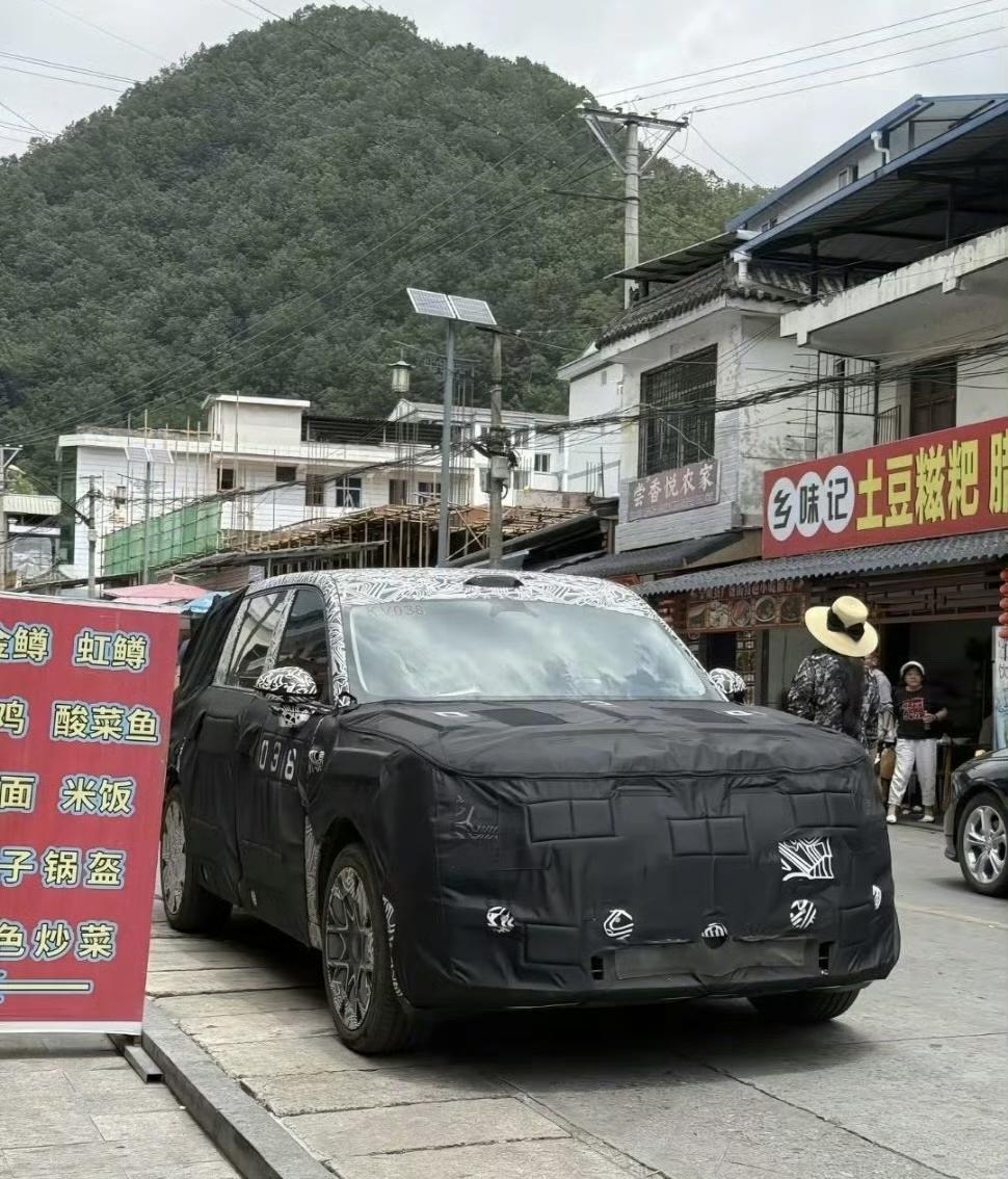 小米YU9已经投放很多车在路测了，都是不同的编号，看来节奏很快，那怎么判断是YU