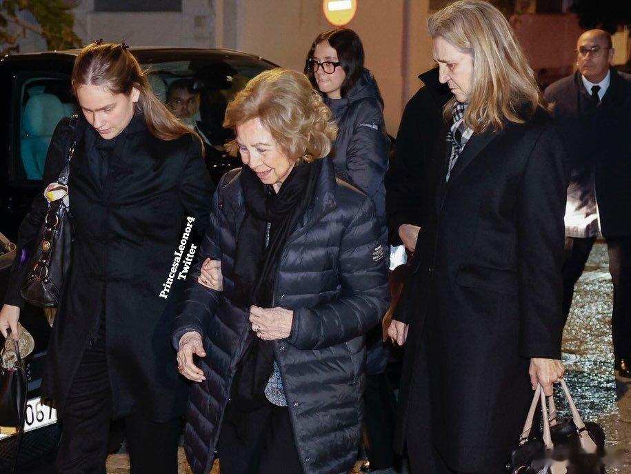 西班牙王室🇪🇸希腊王室1月18日，安妮-玛丽王后和王储帕弗洛、菲利普王子和