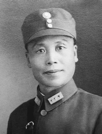 白崇禧这辈子顶着"小诸葛"的名号，算遍了战场上的每一个敌人，就是没算准最危险的那