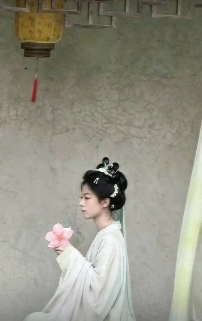 一念江南女主赵今麦造型怎么样？高鼻梁好加分，这么糊鼻子也一点没被糊掉！看看赵今麦