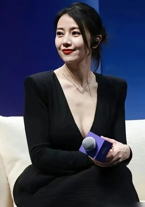 耗了高圆圆5年，又拖着瞿颖11年，一句“不婚主义”，到底是什么挡箭牌？26岁的高