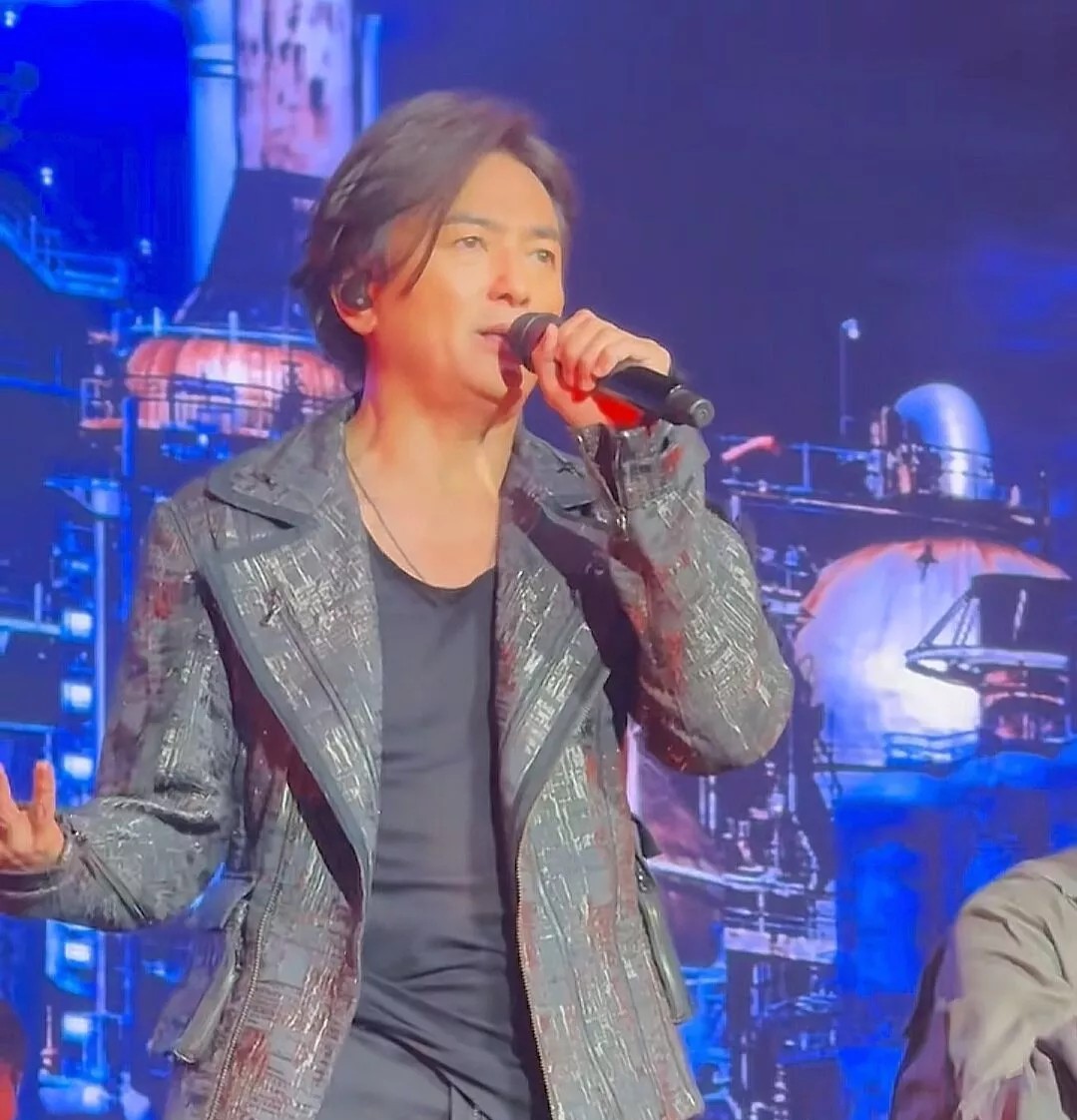 为什么57岁的郑伊健还出来开演唱会？我现在终于懂了。其实不是他自