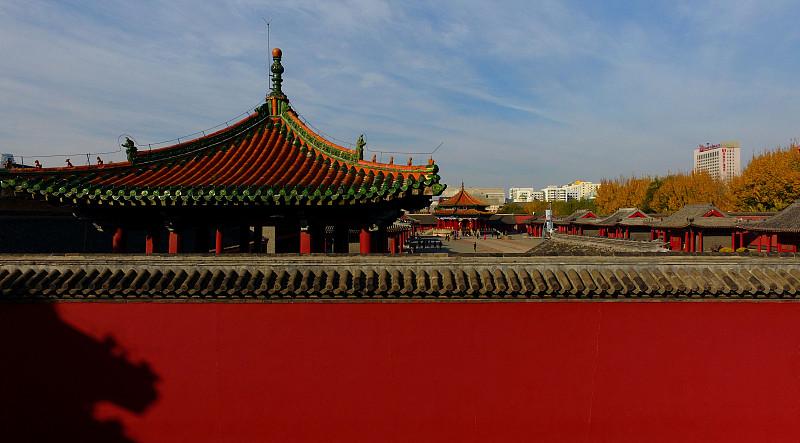 “女真族”改称“满族”，最直接的历史节点是1635年皇太极下令改族名为“满洲