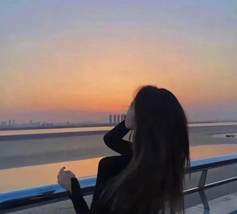 两个人之所以分手只有一个原因：不够爱别听什么：我给不了你想要的生活！我配不上你