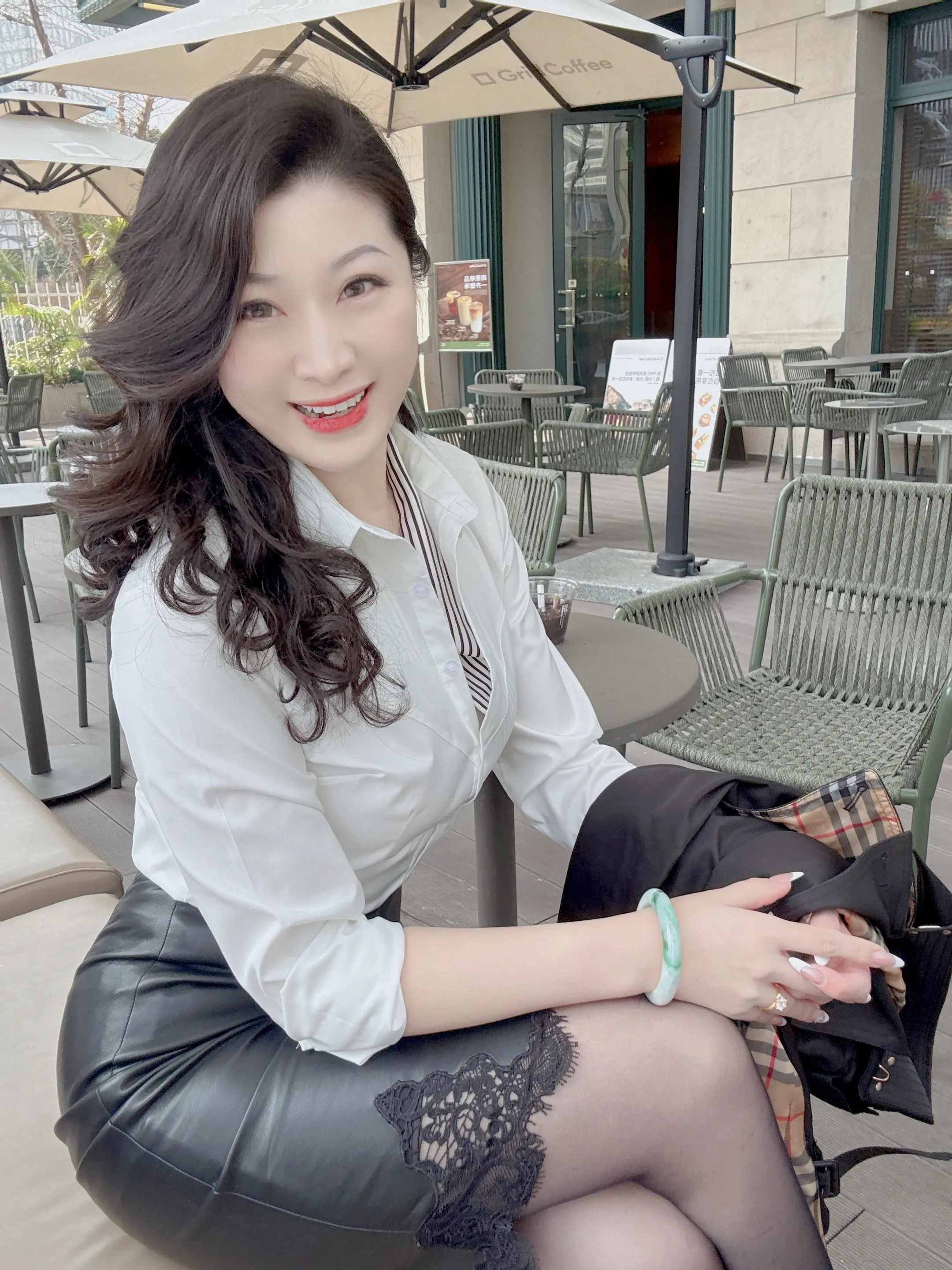 也许是年龄大了，不喜欢毫无意义的社交，不喜欢人潮汹涌的喧闹，我不喜欢虚...