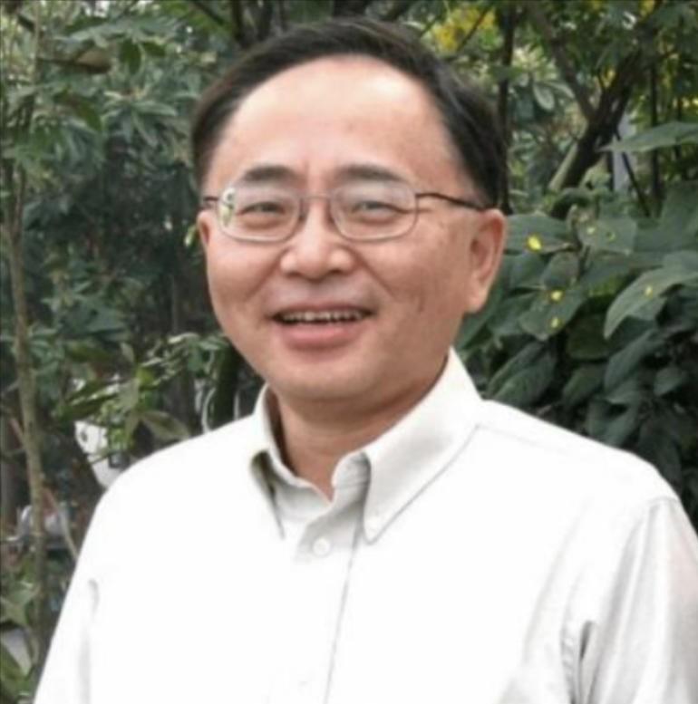 烈士江姐的儿子彭云在美国定居，中国记者问他为什么不肯回国？他的回答很现实，却也很