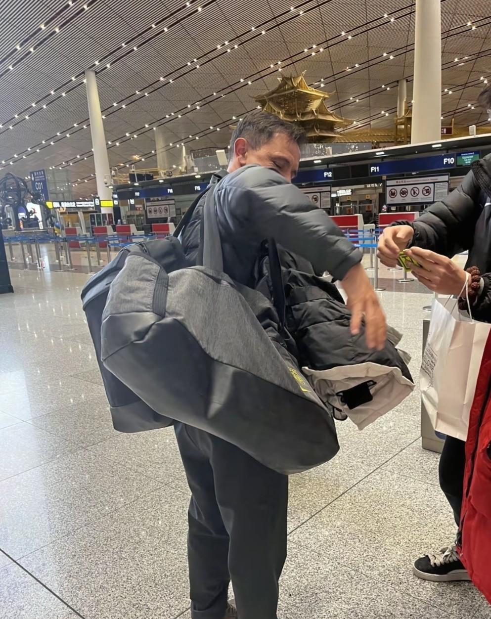 北京国安主教练拉米罗今日凌晨离京，与国安缘尽于此！临危受命的北京国安临时主教练