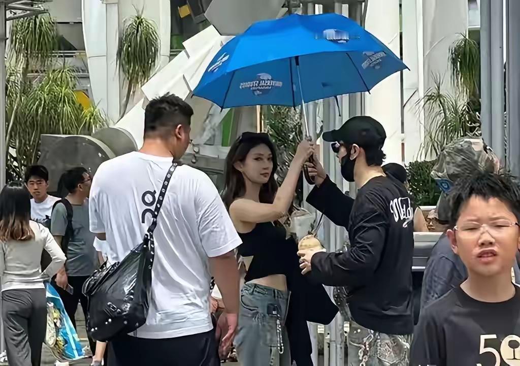 杨颖特别后悔自己是18线时在夜店勾上黄晓明，利用黄晓明给的资源演了女一号，就觉得