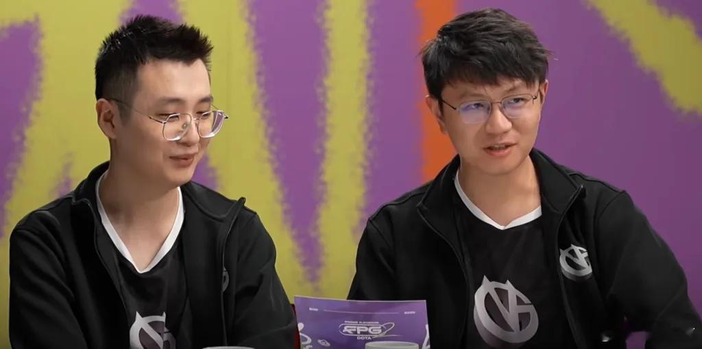 XM在采访中首次回应了为什么被XG踢，说加入VG是因为被xinq踢了，然后xin