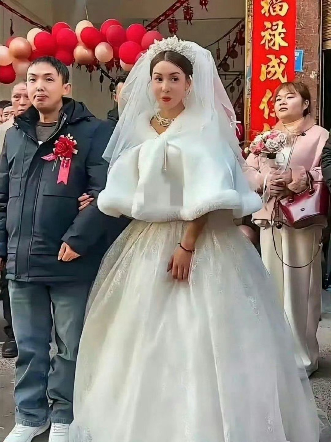 还别说这新娘真像迪丽热巴​​​