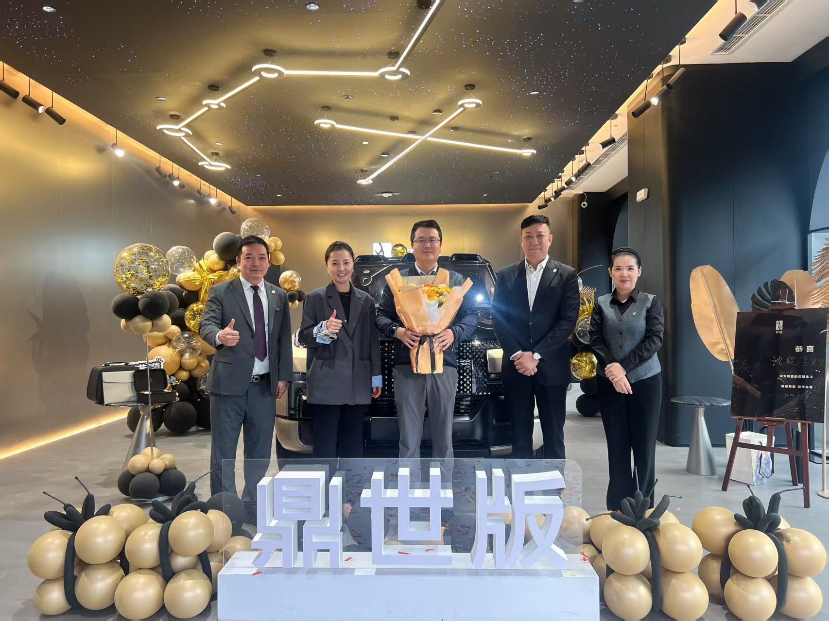 在上海走访市场，和王总一起给沈先生交付比亚迪大唐。沈先生是比亚迪一路同行的老朋友。2023年仰望U8