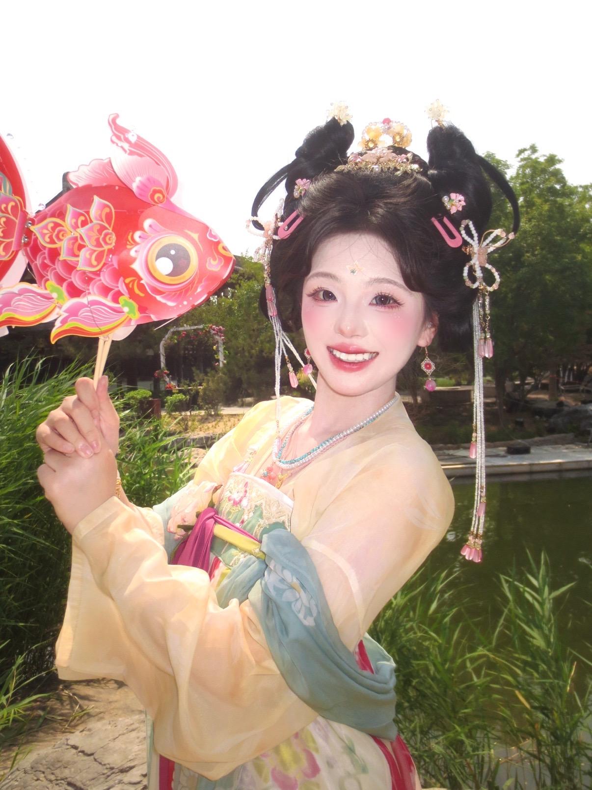 超级甜的小唐风惹来了邻省的小女郎！