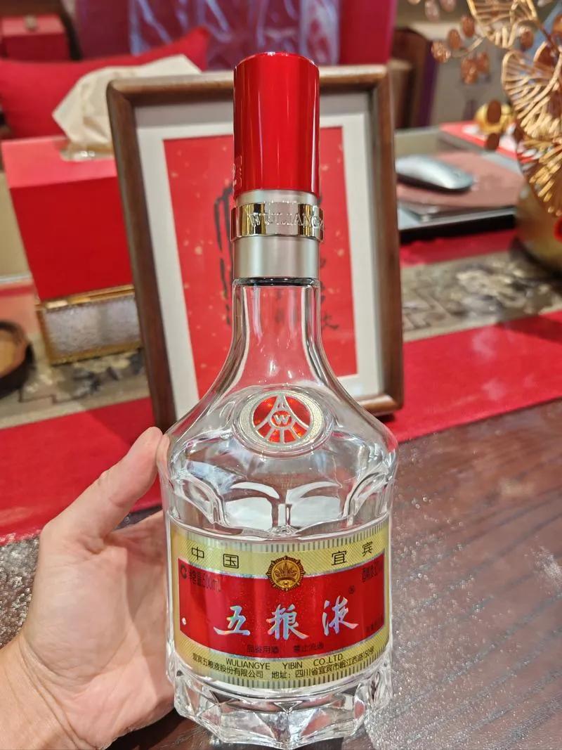 2025年12月7日，多家财经媒体确认第八代五粮液市场价降到了800多元，不过五