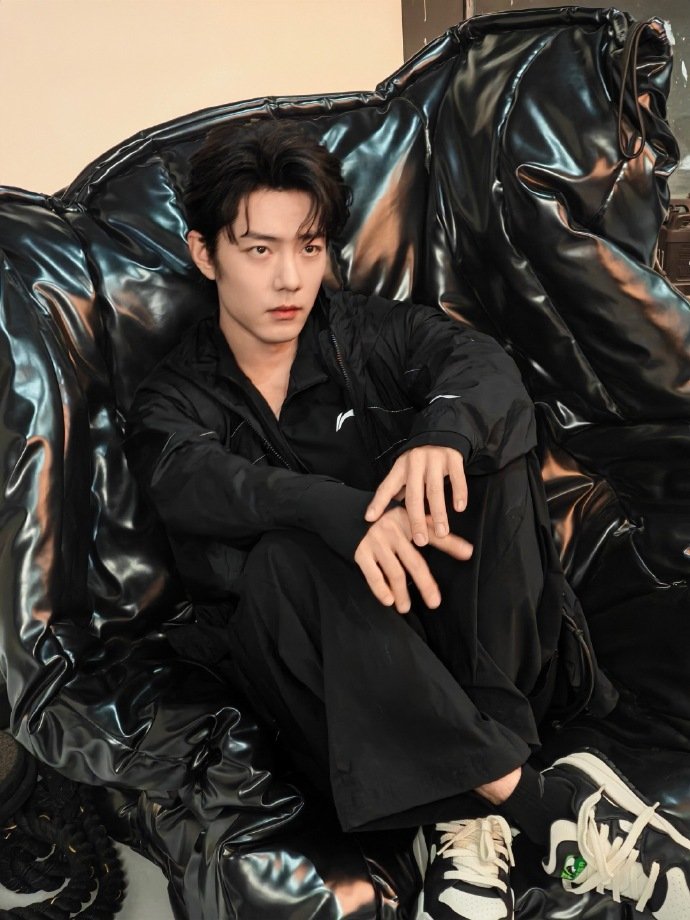 工作室拍的肖战工作碎片工作室镜头定格的肖战工作室拍的肖战工作碎片！当风掠过镜头，